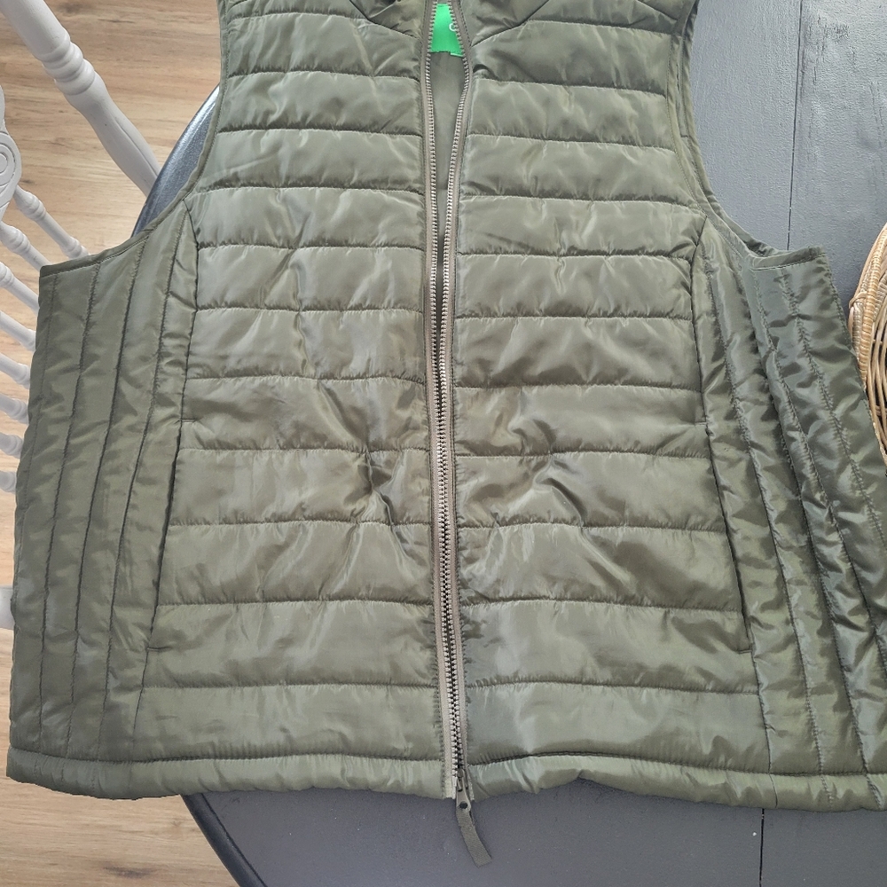 Green women's  puffy vest